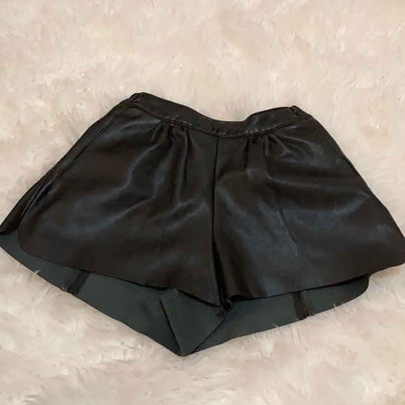 leather short  size S-M - Picture 2 of 10